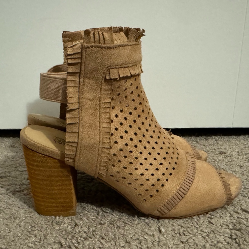 Pretty Good Choice size 6.5 Kyra tan faux suede peep toe bootie shoes women new